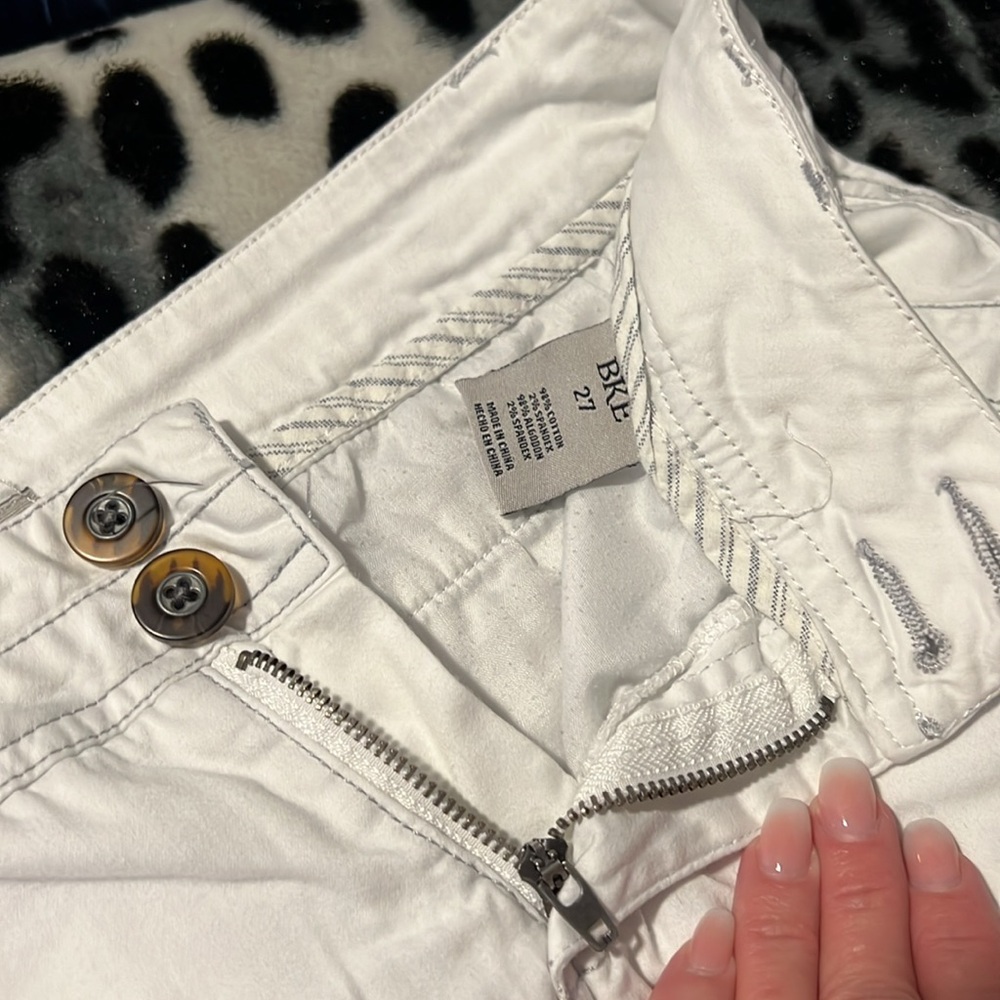 BKE white shorts w/grey seams - Picture 4 of 6